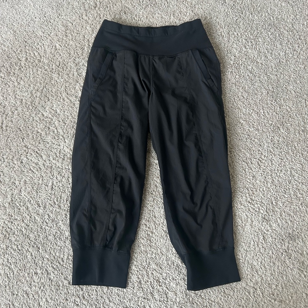 Lululemon In Flux Crop Black size 6
